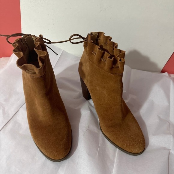 Crown & Ivy Shoes - Crown & ivy suede ankle boots